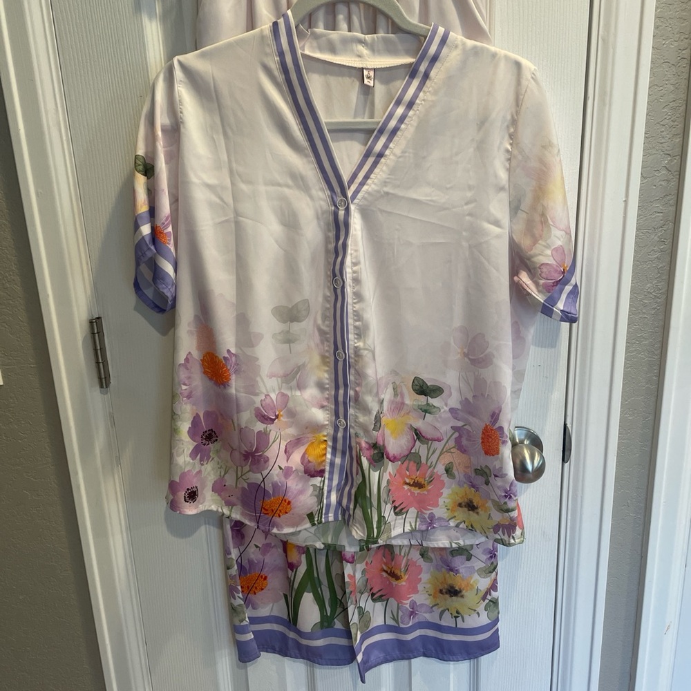 Floral Garden elegant Women's Pajama Set - Lavender and White